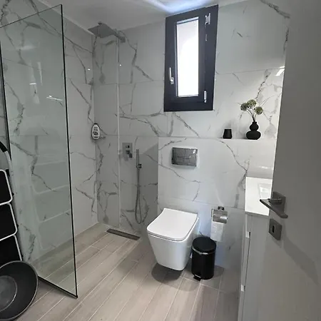 ἕαr Exceptional * Néa Péramos