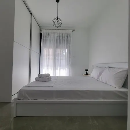ἕαr Exceptional