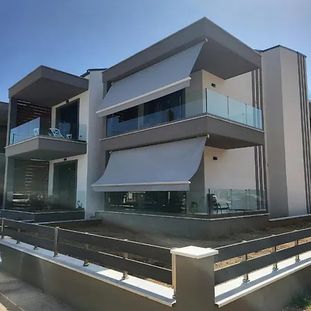 ἕαr Exceptional Néa Péramos