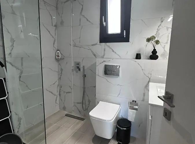 ἕαr Exceptional * Néa Péramos